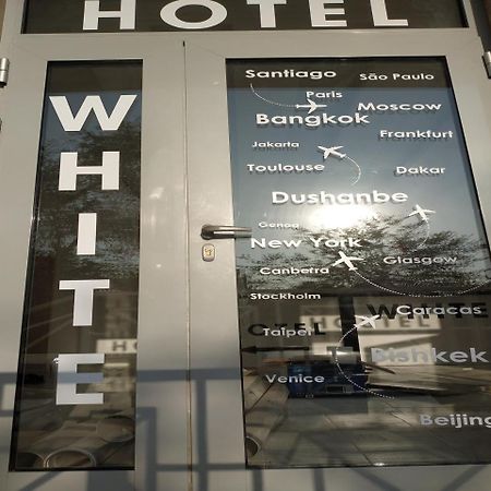 White Hotel & Hostel Bisjkek Eksteriør billede